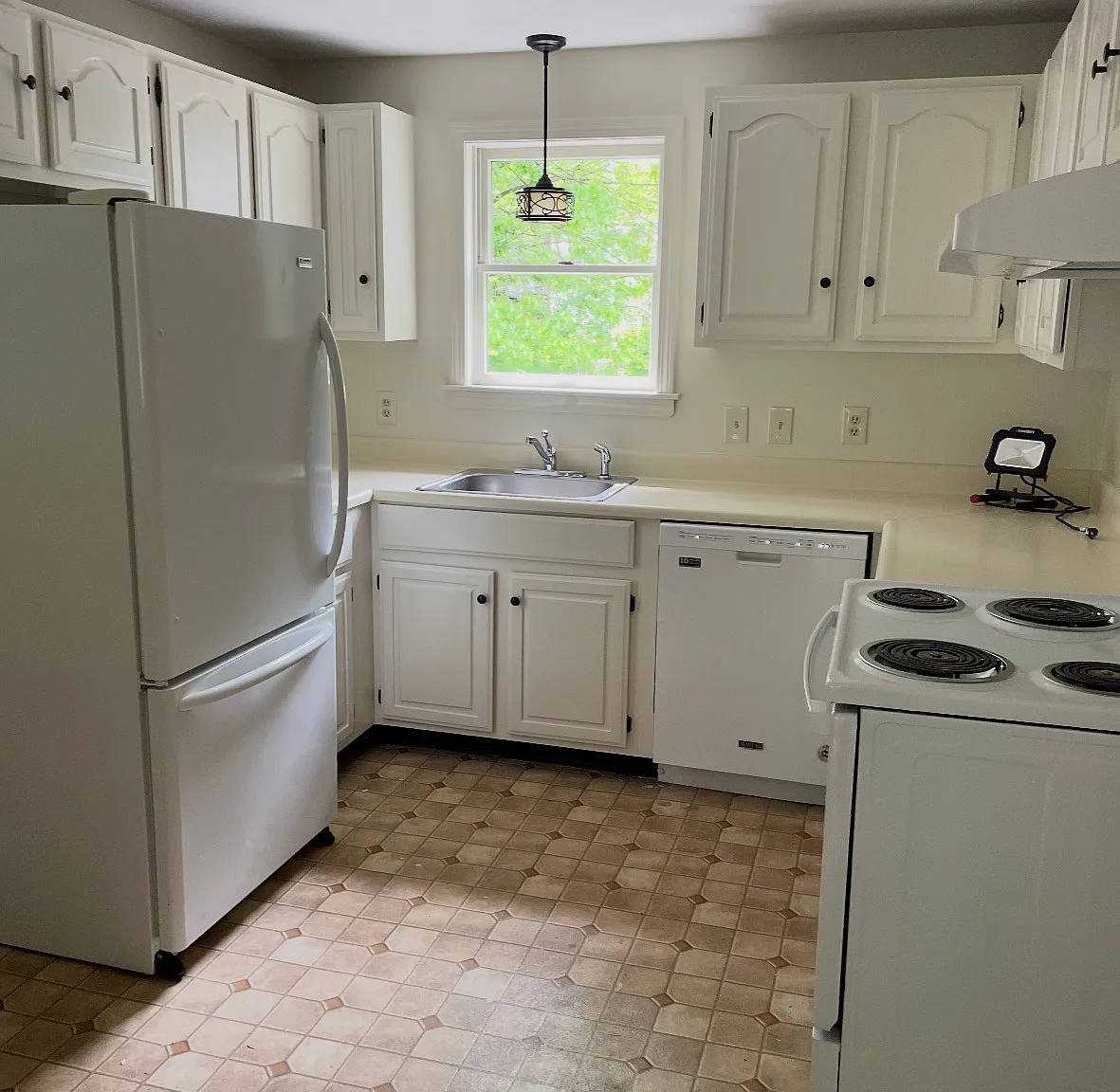 2 bed, 808 sqft, $2,200 — Photo 3