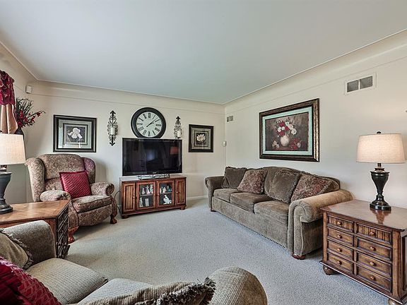 3rd image of 8793 Mockingbird Ln