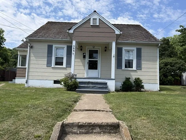 306 Front Ave — Photo 1