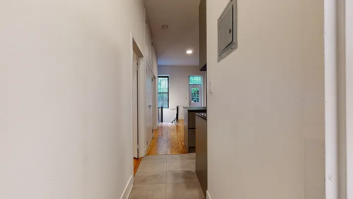 Rented by Bond New York | media 38