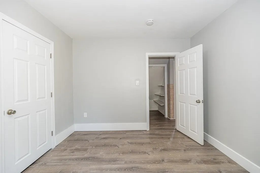 3 bed, 2500 sqft, $2,500 — Photo 1