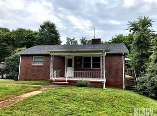 2026 4th St NE, Hickory, NC 28601