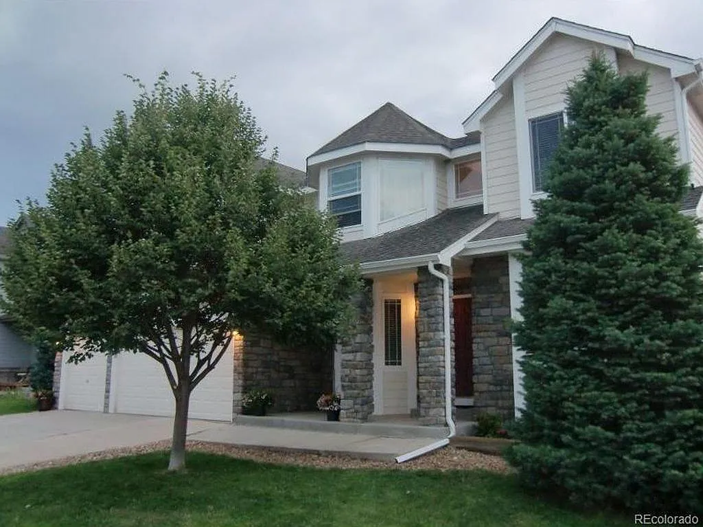 4 bed, 4200 sqft, $3,300 — Photo 1