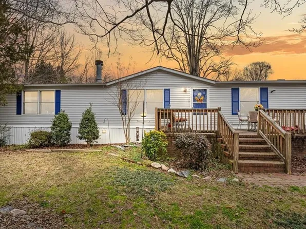 381 Franklin Ln, Clemmons, NC 27012