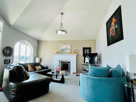 4th image of 627 Highland DRIVE