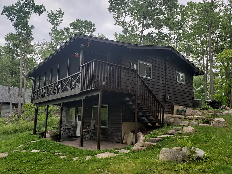 1983 Long Lake Ln — Photo 1