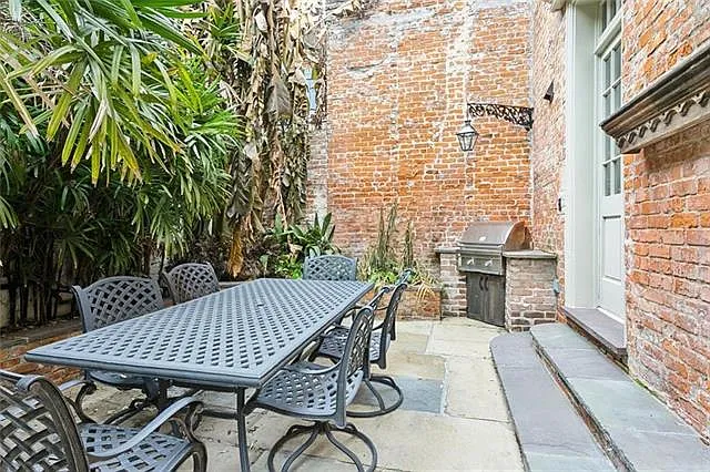 811 Burgundy St — Photo 10