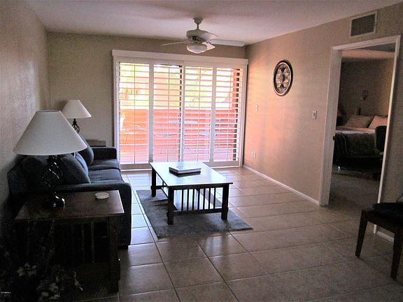 B6U444 LR CEILING FAN AND TILE THROUGHOU