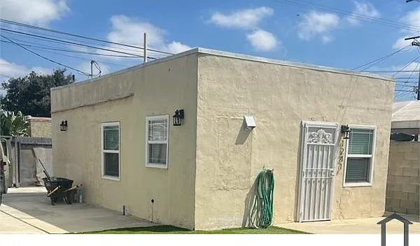 1241 E 88th Pl