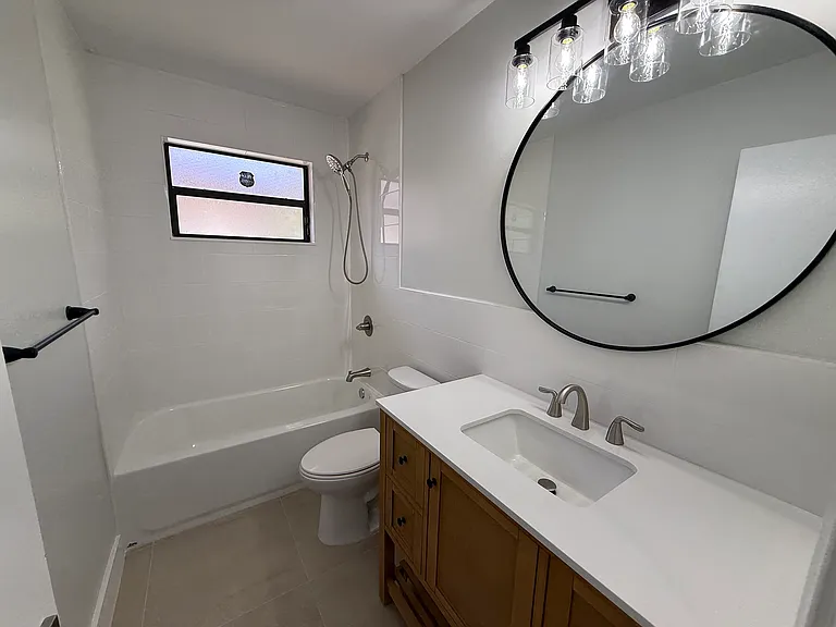 Hallway/guest bathroom