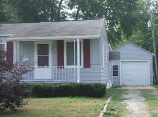 1863 W Waggoner St, Decatur, IL 62526