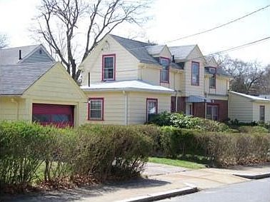 2nd image of 5 Brush Hill Ter