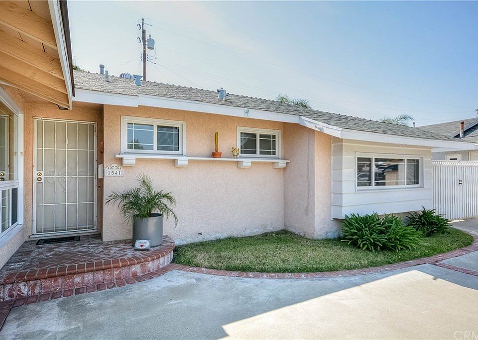 1st image of 1541 N Iris Ct