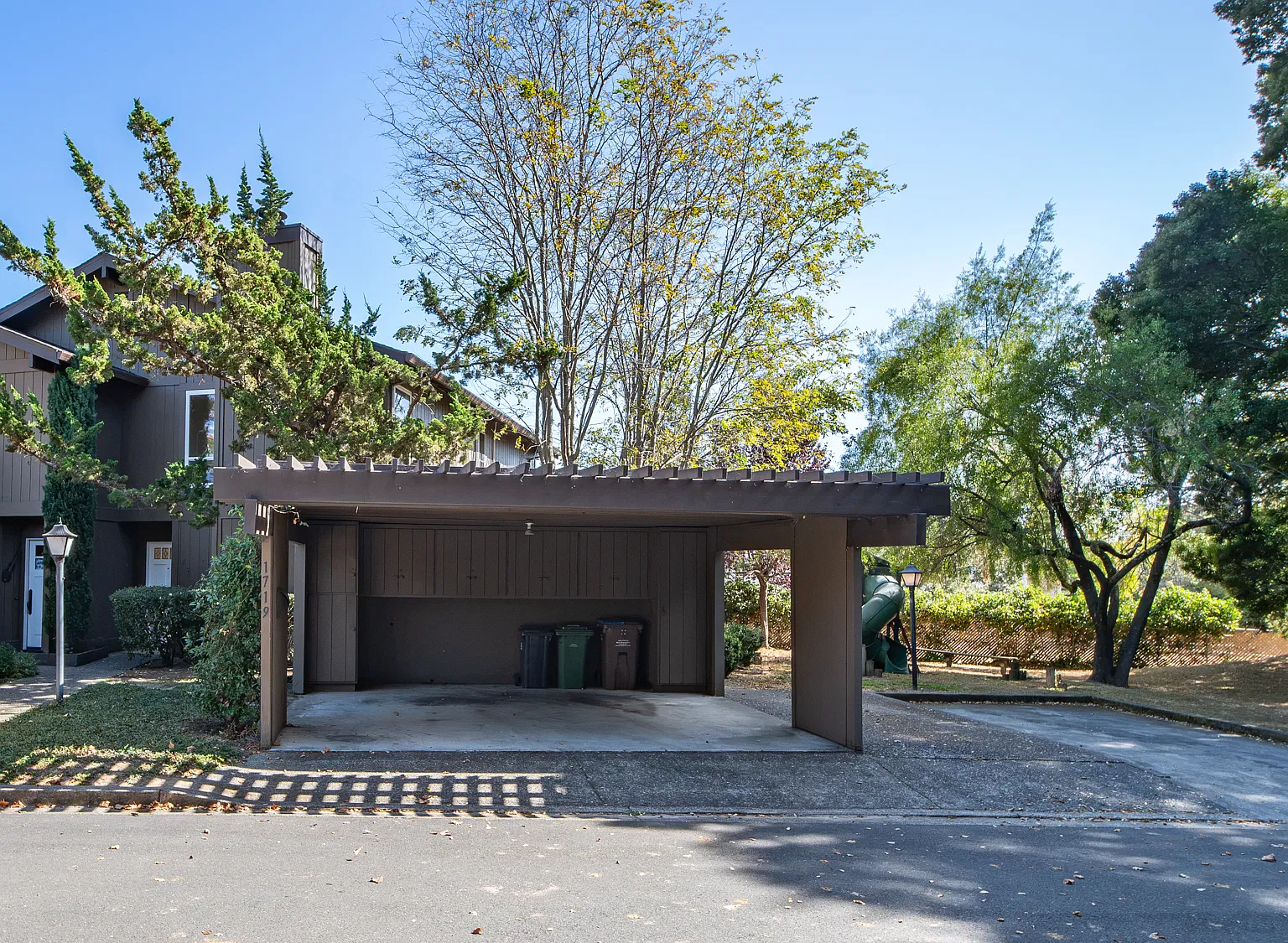 2 bed, 1.5 bath, 1182 sqft, $4,500 — Photo 3