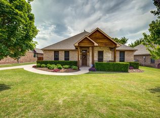 113 Golfers Way, Azle, TX 76020