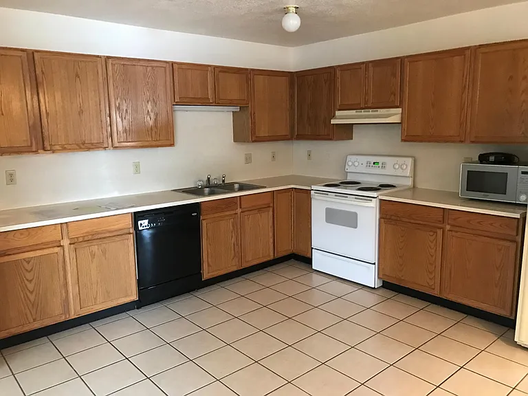 480 W Carter St — Photo 3