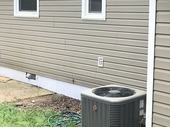 3rd image of 6 Upham Dr