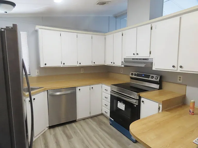 1077 Quail Dr — Photo 2