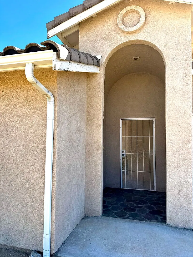 3 Bedroom 3 Bath Home with Guest Quarters — Photo 3