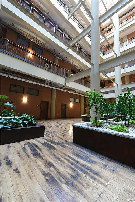 2 bed, 2.0 bath, 1340 sqft, $145,000 — Photo 2