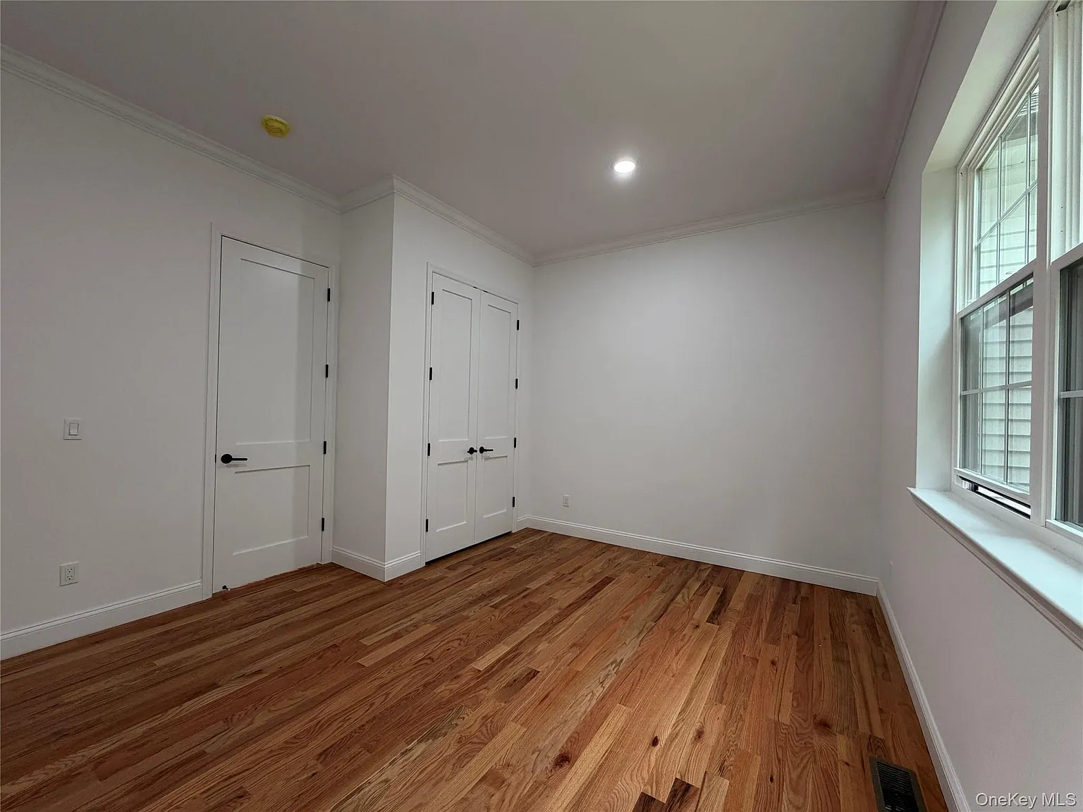 2 bed, 1.0 bath, 6854 sqft, $4,500 — Photo 3