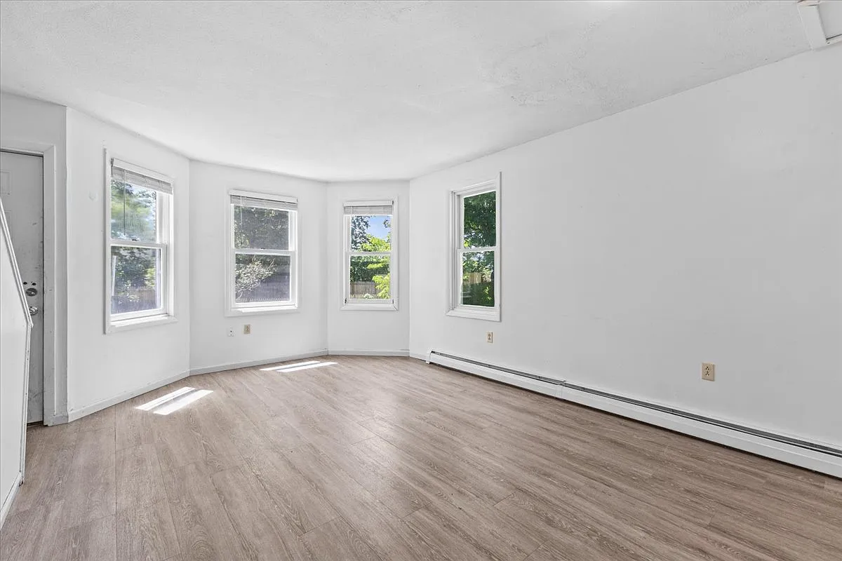4 bed, 1196 sqft, $3,400 — Photo 4
