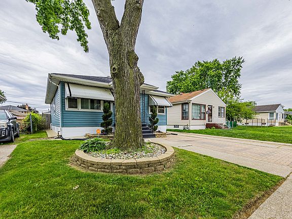 3rd image of 279 Paxton Ave