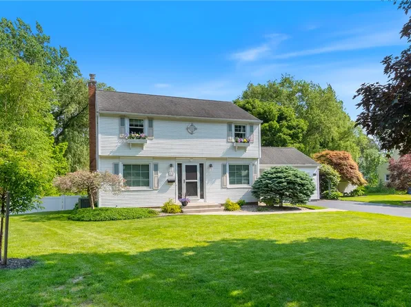 89 Deville Dr, Rochester, NY 14612