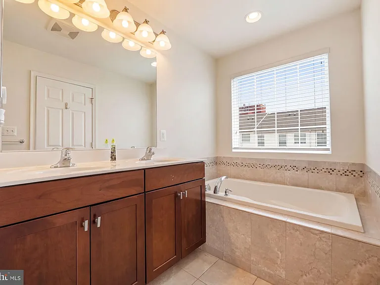 820 Ryan St — Photo 17