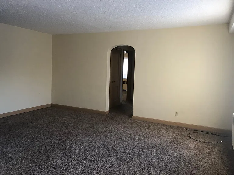 905 Kilian Blvd SE — Photo 16