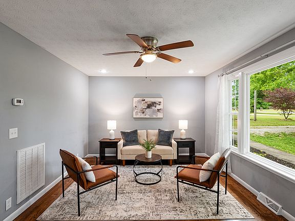 3rd image of 108 W Circle Dr