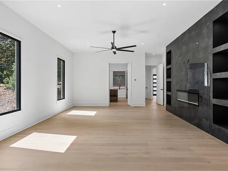 1000 Clementstone Northeast Dr — Photo 22