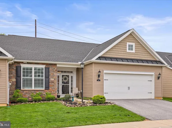 415 Hawthorn Ln #3, Hanover, PA 17331