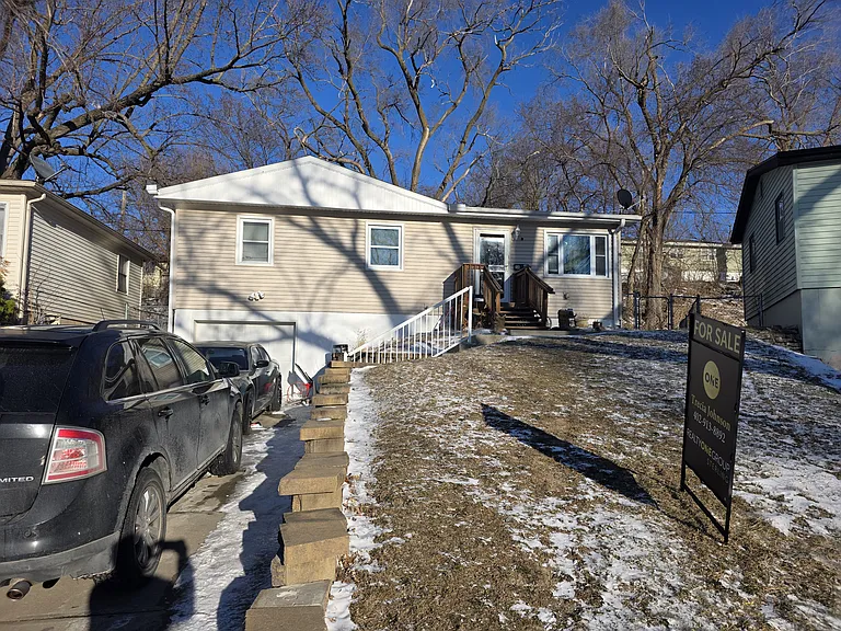 5401 N 45th Ave — Photo 3