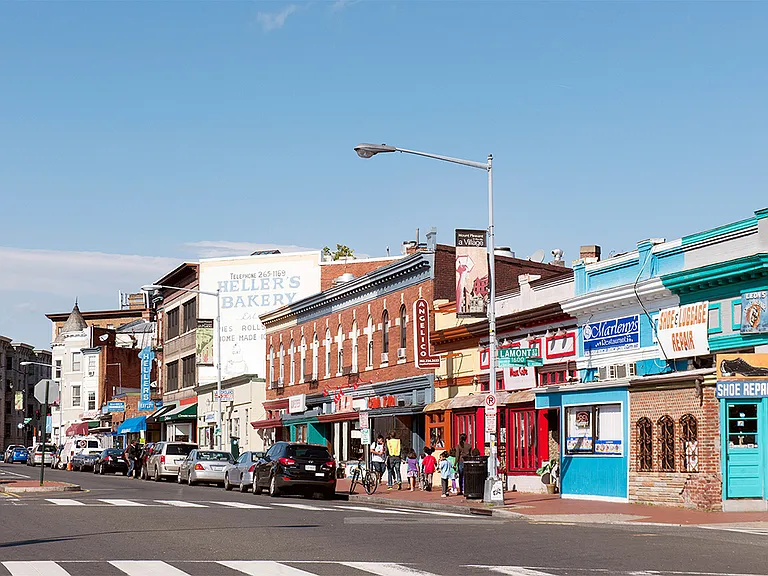 Shopping and restaurants in Mount Pleasant