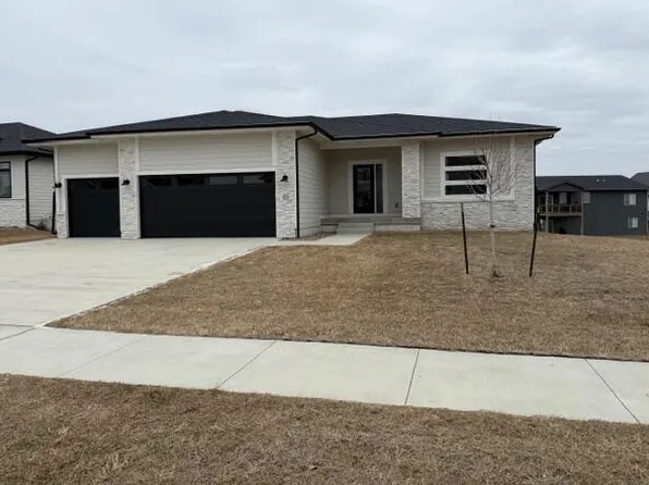 65 NW Hidden Knl, Waukee, IA 50263