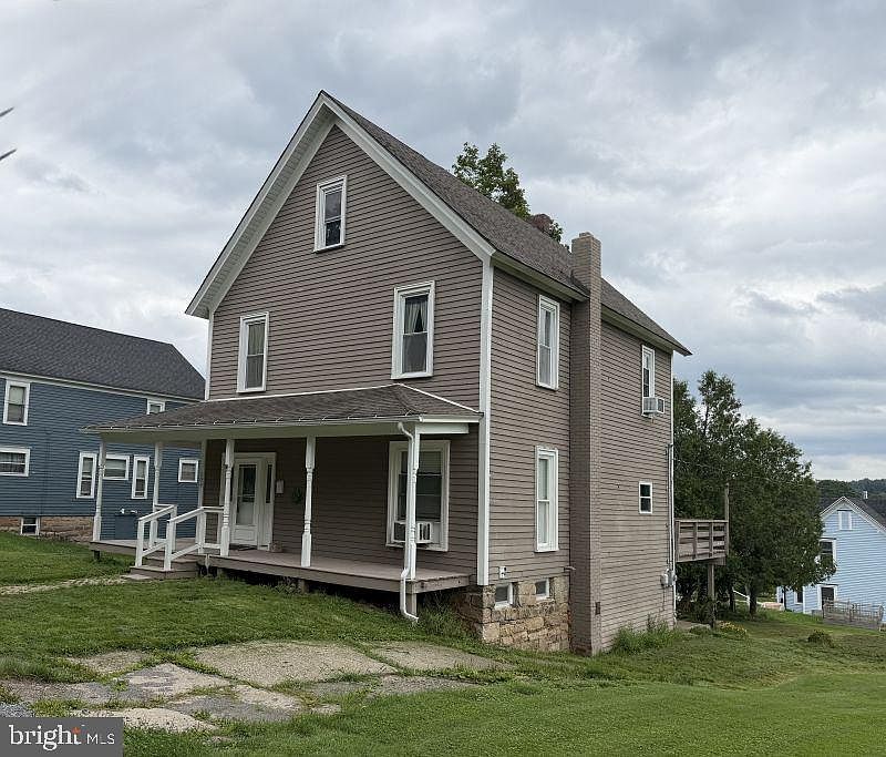 1st image of 109 E King St