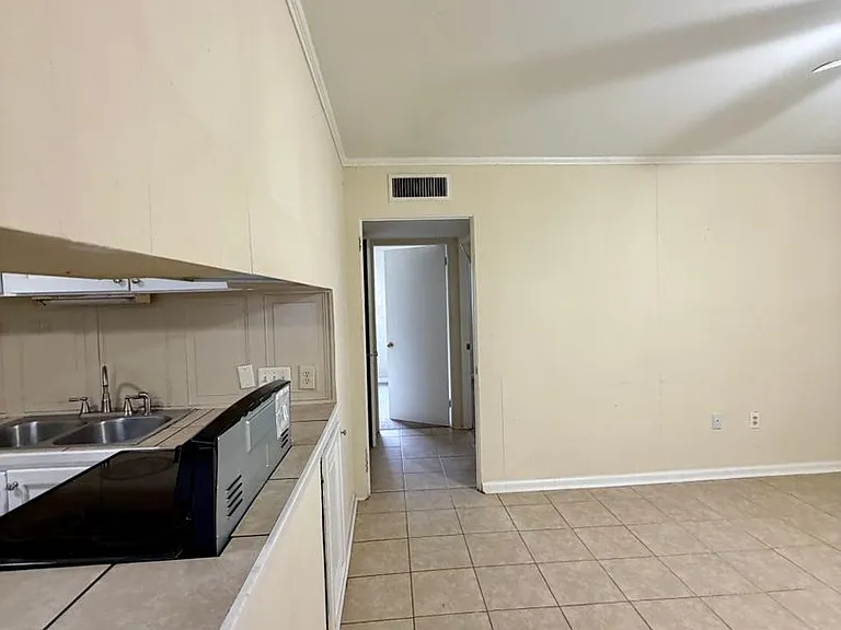 955 Violet St — Photo 7
