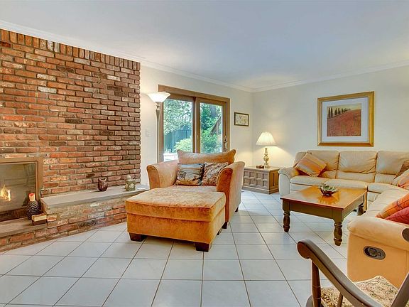 4th image of 26 Abby Dr
