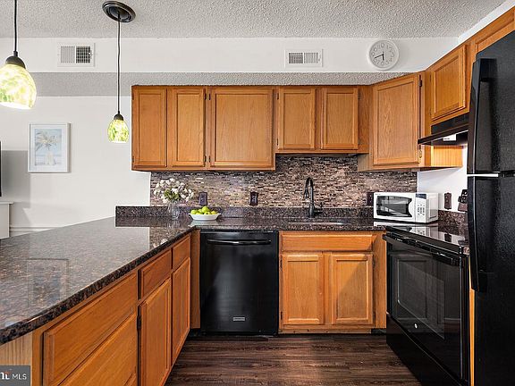 4th image of 203 33rd St #40702