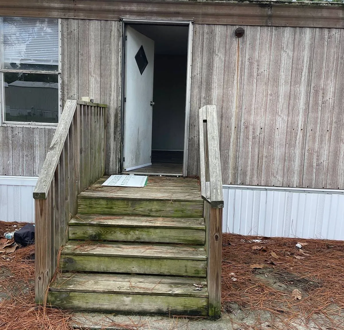 2 bed, 1.0 bath, 696 sqft, $8,000 — Photo 1