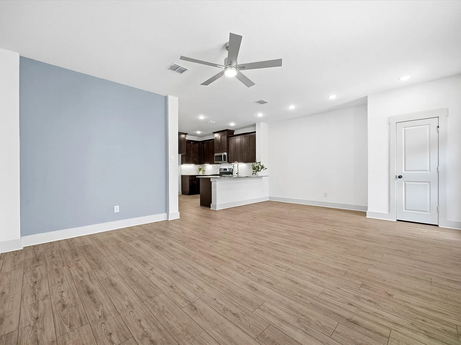 3 bed, 2.5 bath, 1675 sqft, $2,800 — Photo 4