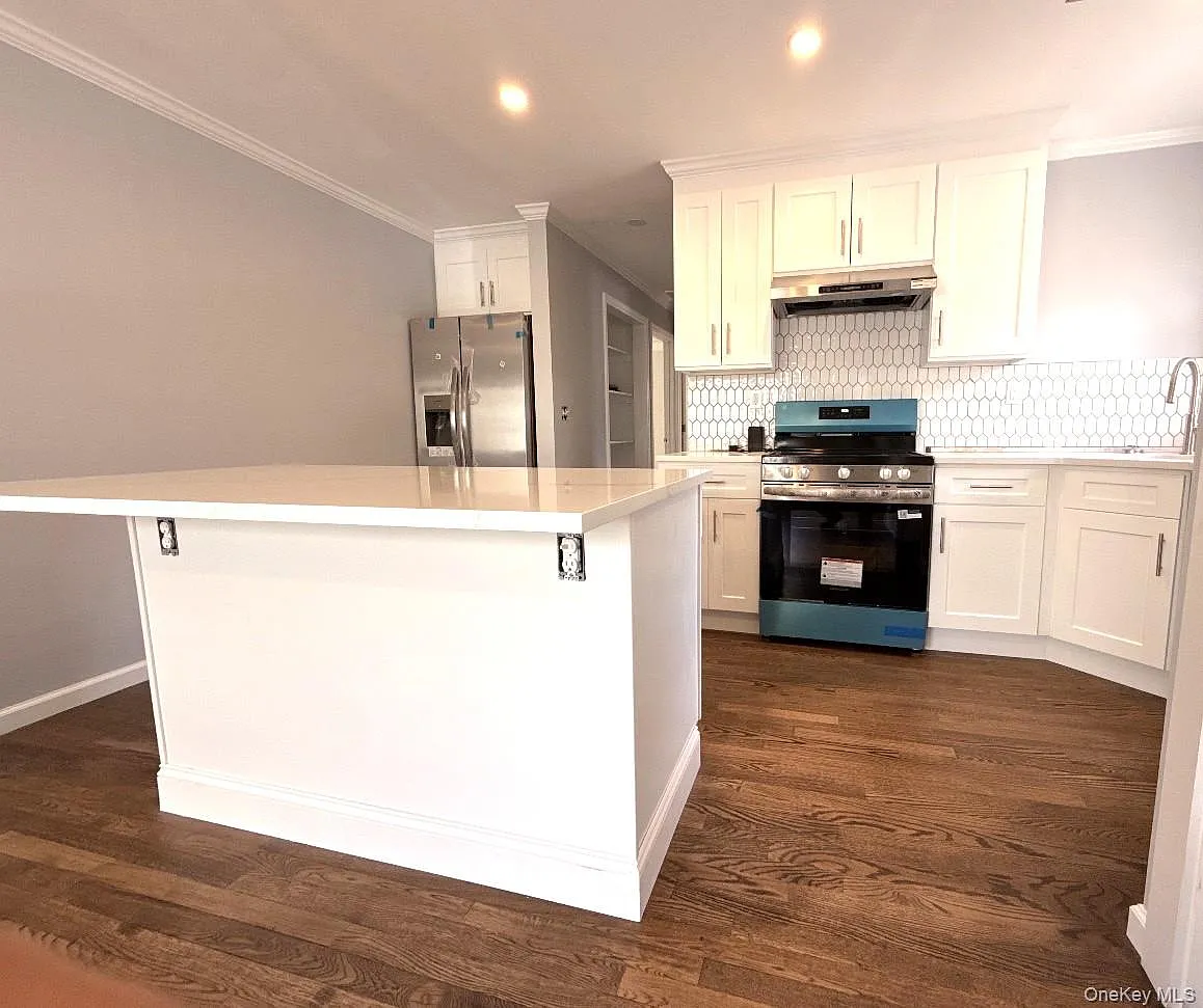 Building Photo - 238 Nassau Blvd #2