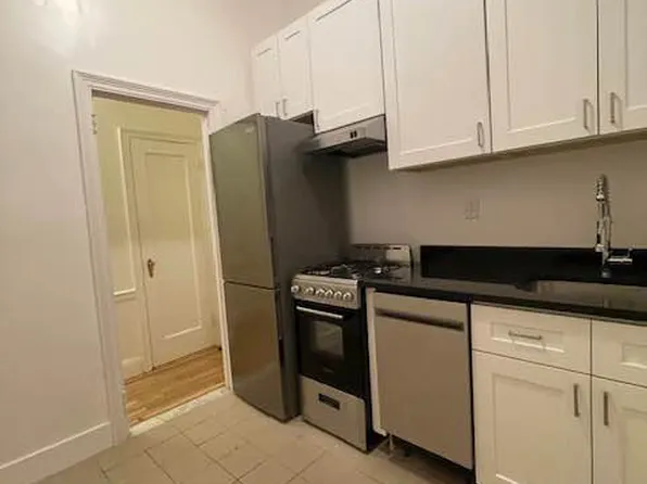 78 Manhattan Avenue image 5 of 11