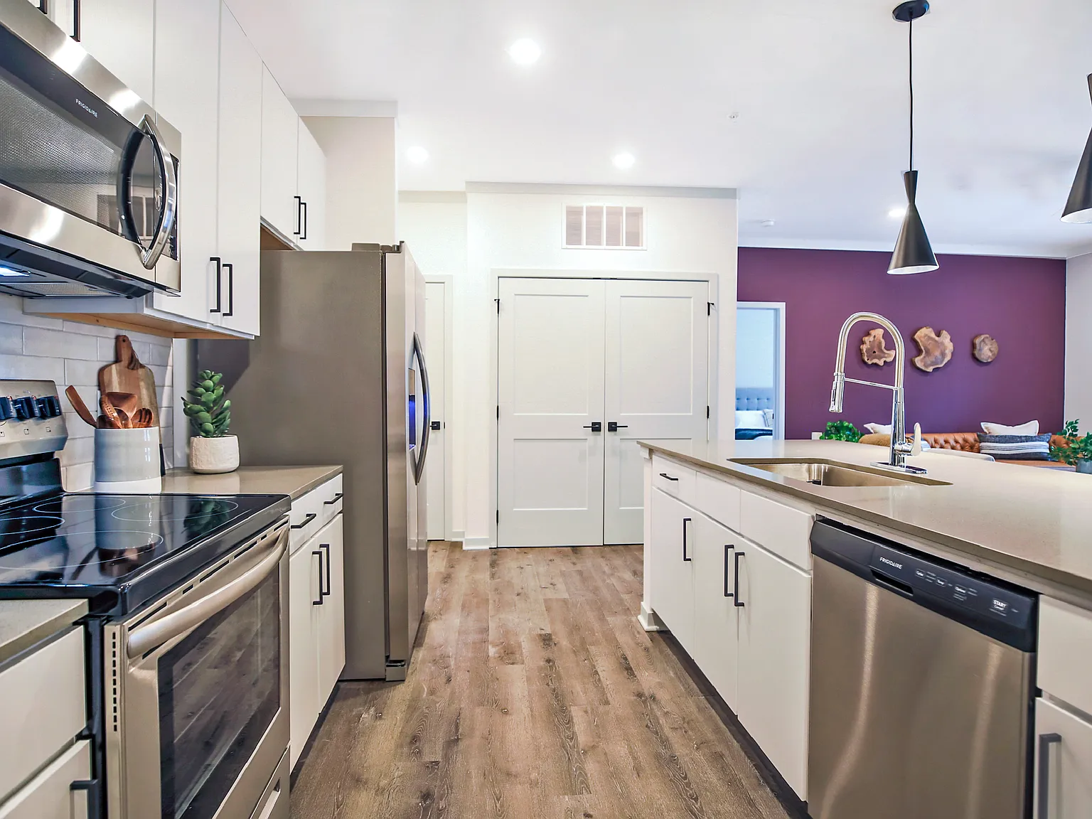 Livery Modern Apartments — Photo 2