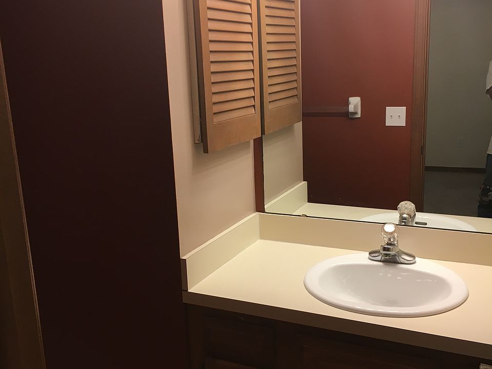 Both upstairs bedrooms have bathrooms