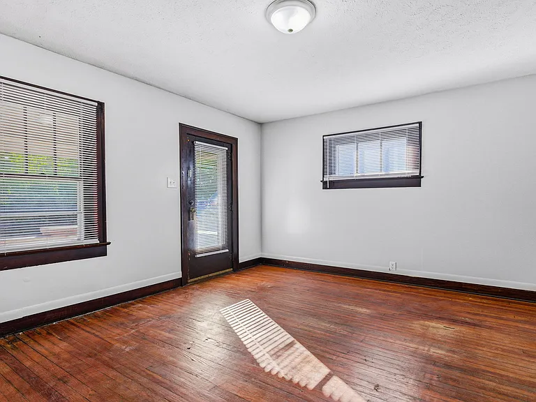 318 Jefferson Ave — Photo 11
