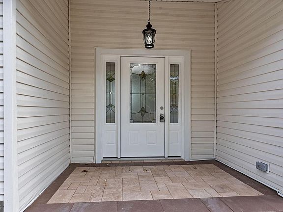 4th image of 100 E Endfield Rd