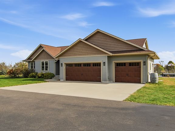 5th image of S8699 Steinhauer Drive