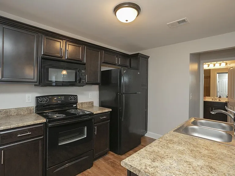 8201 Lenox Creekside Dr #M9 — Photo 4